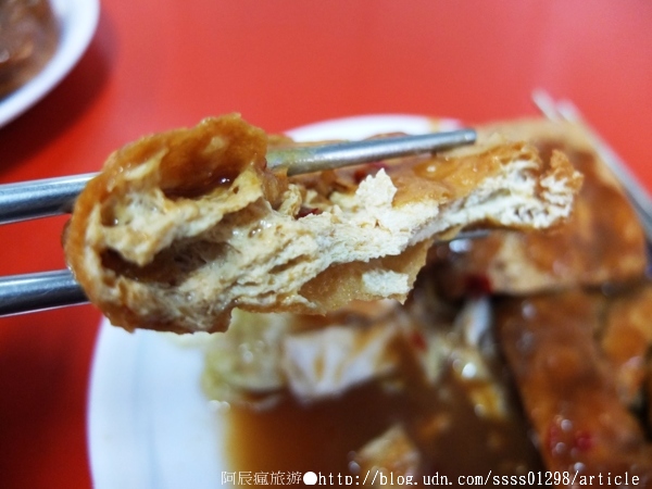阿松臭豆腐:【美食特搜。台南新營區】阿松臭豆腐。創立於70年代的美味臭豆腐 甜辣醬汁挑逗人心