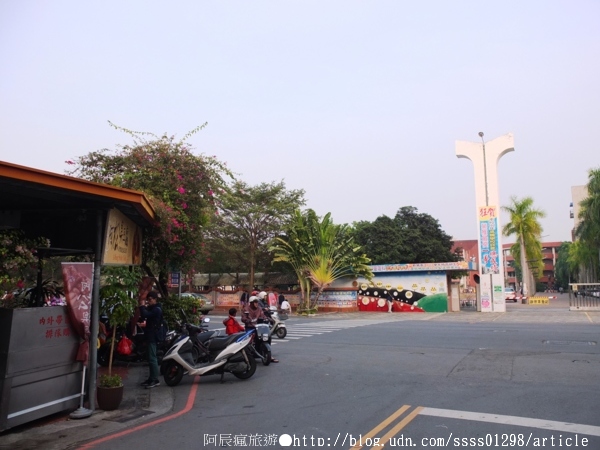 阿松臭豆腐:【美食特搜。台南新營區】阿松臭豆腐。創立於70年代的美味臭豆腐 甜辣醬汁挑逗人心