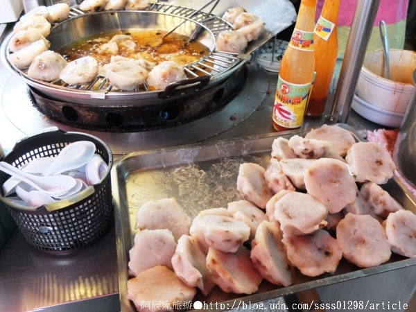 新營肉丸：【美食特搜。台南新營區】新營肉丸。新營地區家喻戶曉的老店 以手工製作保留古早味