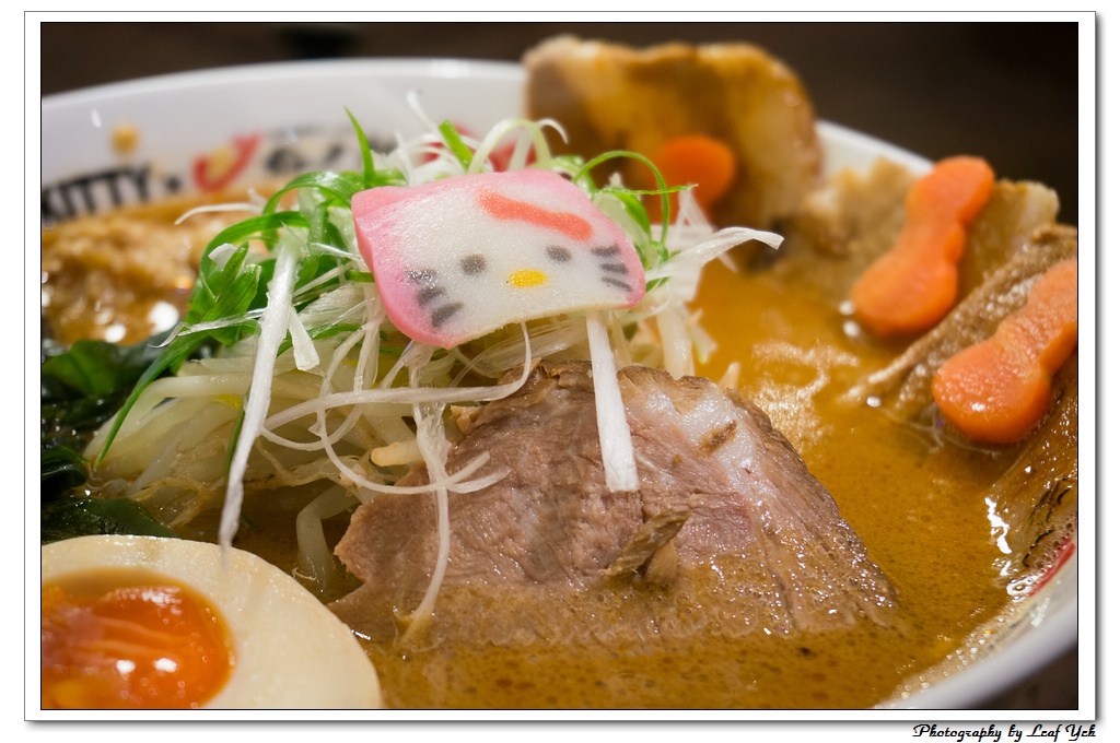 kitty貓拉麵,hello kitty拉麵,北海道旭川梅光軒拉麵,米其林推薦拉麵,旭川拉麵大賞,2012年北海道米其林紅色指南推薦,台北101美食,信義區拉麵,信義區美食,台北101拉麵,麻油拉麵,旭川醬油拉麵