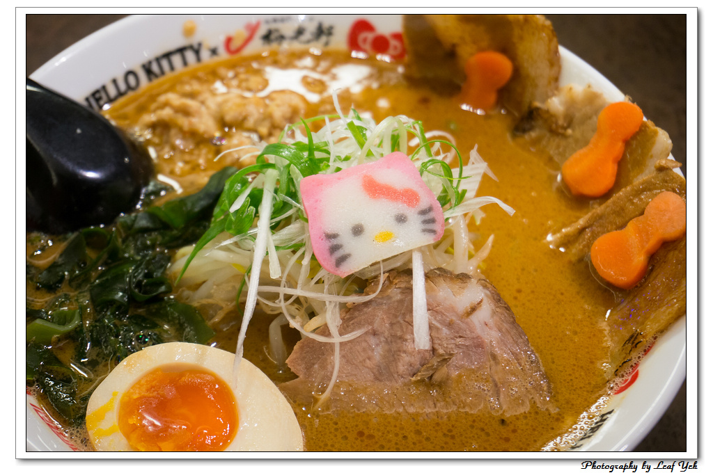 kitty貓拉麵,hello kitty拉麵,北海道旭川梅光軒拉麵,米其林推薦拉麵,旭川拉麵大賞,2012年北海道米其林紅色指南推薦,台北101美食,信義區拉麵,信義區美食,台北101拉麵,麻油拉麵,旭川醬油拉麵