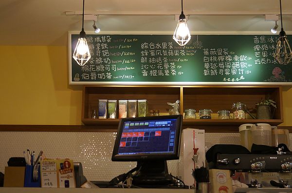 台北美食推薦-超大隻威尼斯茄汁墨魚麵在"Mushroom Forest蘑菇森林義大利麵坊"