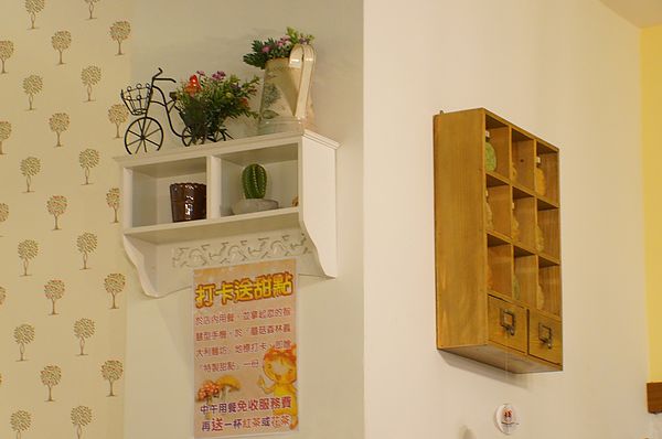 台北美食推薦-超大隻威尼斯茄汁墨魚麵在"Mushroom Forest蘑菇森林義大利麵坊"