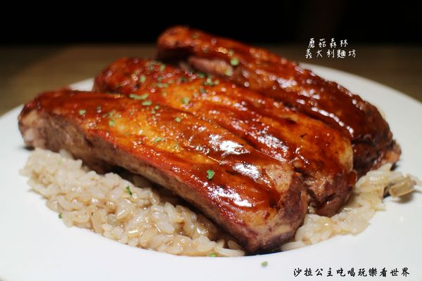 蘑菇森林義大利麵坊：吃排餐還是吃麵/中山大份量義大利麵『蘑菇森林義大利麵坊』捷運中山站