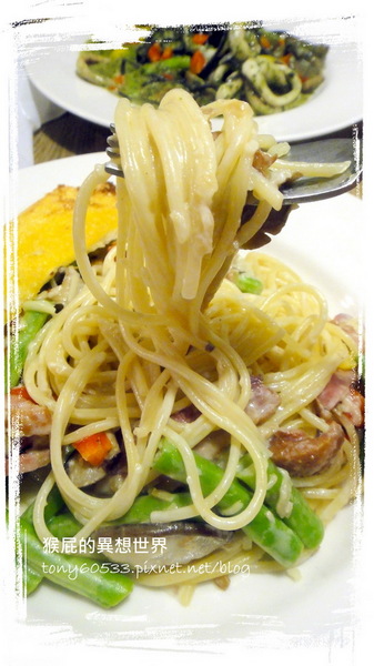 蘑菇森林義大利麵坊:【台北中山】蘑菇森林義大利麵坊超好吃墨魚麵!愛評網友滿100現折100!