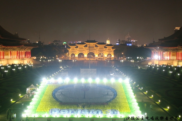 哆啦A夢地景：JCB中正紀念堂/萬支風車打造『哆啦A夢地景』捷運中正紀念堂站
