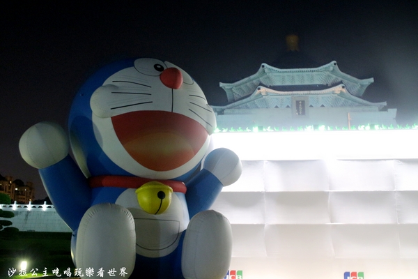 哆啦A夢地景：JCB中正紀念堂/萬支風車打造『哆啦A夢地景』捷運中正紀念堂站