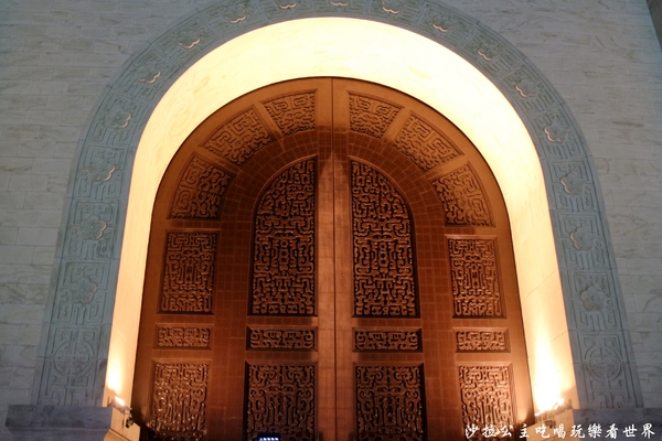 哆啦A夢地景：JCB中正紀念堂/萬支風車打造『哆啦A夢地景』捷運中正紀念堂站