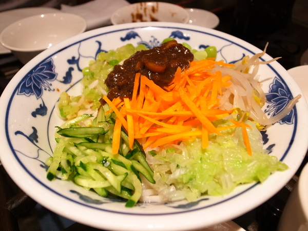 餡老滿(南港旗艦店)：<食記> 藏身辦公大樓中的豪華宮廷北京菜～視覺兼味覺饗宴阿！！！