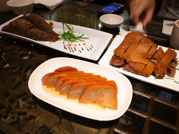 餡老滿(南港旗艦店)：<食記> 藏身辦公大樓中的豪華宮廷北京菜～視覺兼味覺饗宴阿！！！