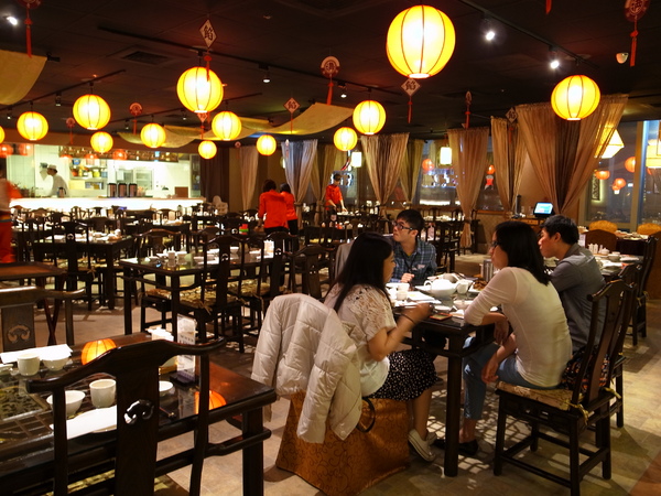 餡老滿(南港旗艦店)：<食記> 藏身辦公大樓中的豪華宮廷北京菜～視覺兼味覺饗宴阿！！！