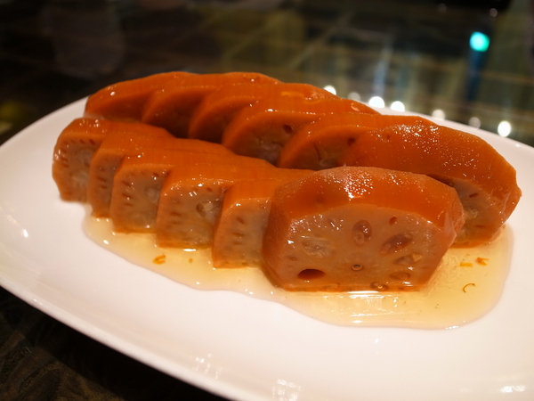 餡老滿(南港旗艦店)：<食記> 藏身辦公大樓中的豪華宮廷北京菜～視覺兼味覺饗宴阿！！！