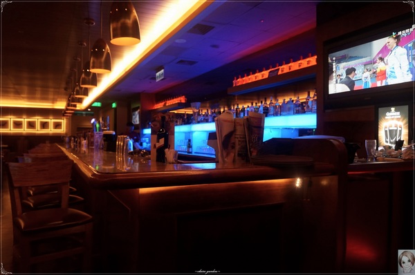 澳美客Outback Steakhouse(台北敦化店)：[試吃] 友善餐廳 澳美客牛排 outback (敦北店)~炭火烤的好滋味