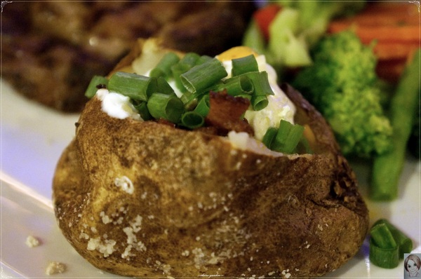 澳美客Outback Steakhouse(台北敦化店)：[試吃] 友善餐廳 澳美客牛排 outback (敦北店)~炭火烤的好滋味