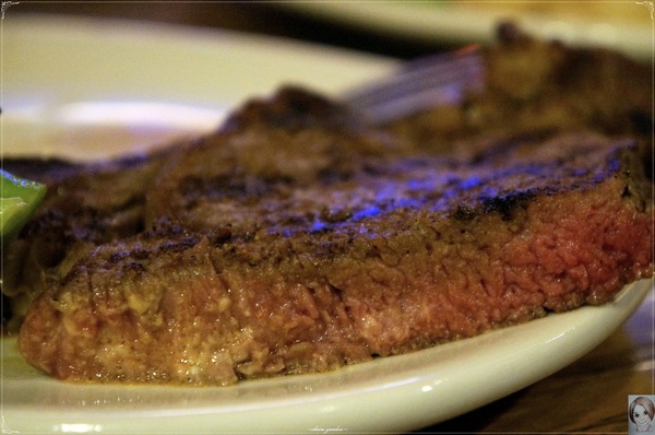 澳美客Outback Steakhouse(台北敦化店)：[試吃] 友善餐廳 澳美客牛排 outback (敦北店)~炭火烤的好滋味