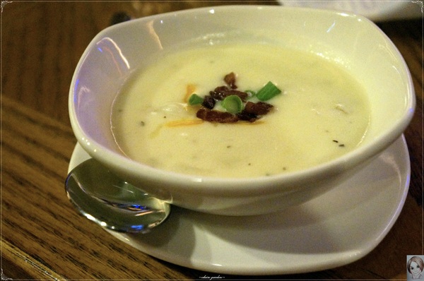 澳美客Outback Steakhouse(台北敦化店)：[試吃] 友善餐廳 澳美客牛排 outback (敦北店)~炭火烤的好滋味