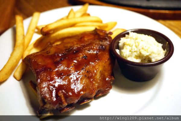 澳美客Outback Steakhouse(台北敦化店)：道地美式料理排餐。【澳美客Outback Steakhouse(台北敦化店)】