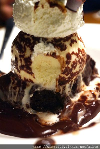 澳美客Outback Steakhouse(台北敦化店)：道地美式料理排餐。【澳美客Outback Steakhouse(台北敦化店)】