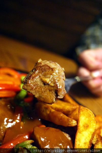 澳美客Outback Steakhouse(台北敦化店)：道地美式料理排餐。【澳美客Outback Steakhouse(台北敦化店)】