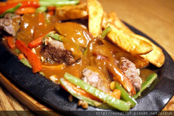 澳美客Outback Steakhouse(台北敦化店)：道地美式料理排餐。【澳美客Outback Steakhouse(台北敦化店)】