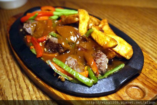 澳美客Outback Steakhouse(台北敦化店)：道地美式料理排餐。【澳美客Outback Steakhouse(台北敦化店)】