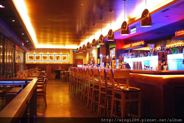 澳美客Outback Steakhouse(台北敦化店)：道地美式料理排餐。【澳美客Outback Steakhouse(台北敦化店)】