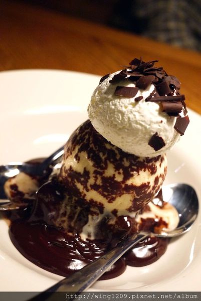 澳美客Outback Steakhouse(台北敦化店)：道地美式料理排餐。【澳美客Outback Steakhouse(台北敦化店)】