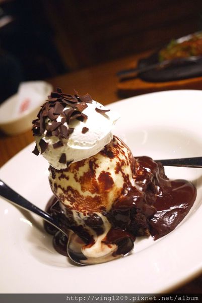 澳美客Outback Steakhouse(台北敦化店)：道地美式料理排餐。【澳美客Outback Steakhouse(台北敦化店)】