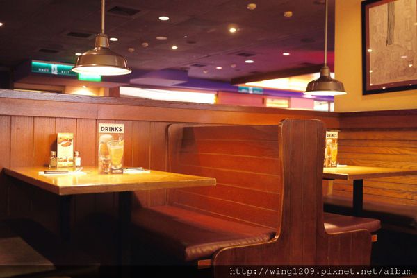 澳美客Outback Steakhouse(台北敦化店)：道地美式料理排餐。【澳美客Outback Steakhouse(台北敦化店)】