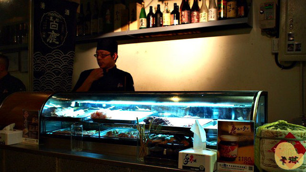 手串本舖串燒：【試吃】《手串本铺》手灑鹽花及950度熱情的職人串燒