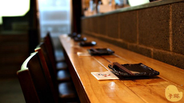 手串本舖串燒：【試吃】《手串本铺》手灑鹽花及950度熱情的職人串燒