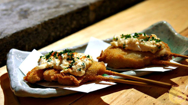 手串本舖串燒：【試吃】《手串本铺》手灑鹽花及950度熱情的職人串燒