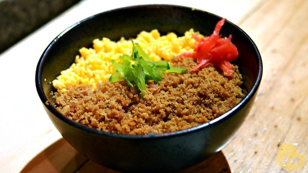 手串本舖串燒：【試吃】《手串本铺》手灑鹽花及950度熱情的職人串燒