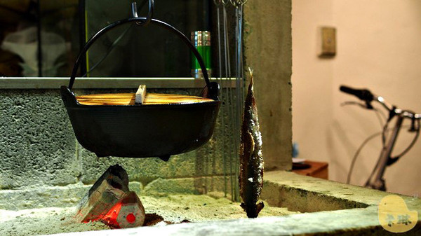 手串本舖串燒：【試吃】《手串本铺》手灑鹽花及950度熱情的職人串燒