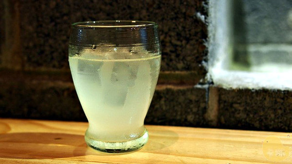 手串本舖串燒：【試吃】《手串本铺》手灑鹽花及950度熱情的職人串燒