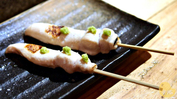 手串本舖串燒：【試吃】《手串本铺》手灑鹽花及950度熱情的職人串燒