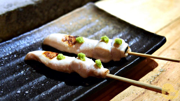 手串本舖串燒：【試吃】《手串本铺》手灑鹽花及950度熱情的職人串燒