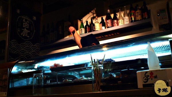 手串本舖串燒：【試吃】《手串本铺》手灑鹽花及950度熱情的職人串燒