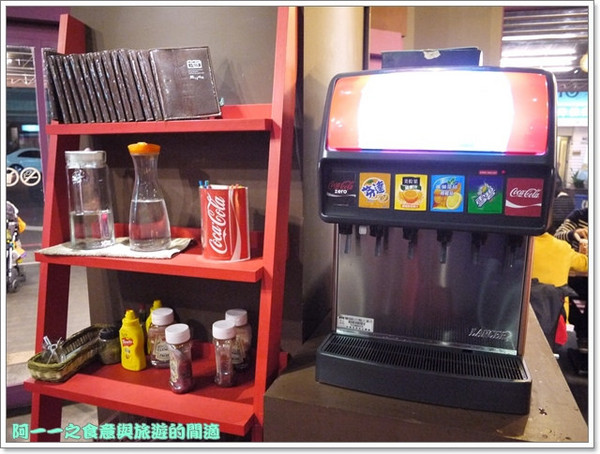 艾可先生漢堡餐廳(勤美店):台中美食 艾可先生漢堡(勤美店) 冰淇淋薯條&牛肉堡