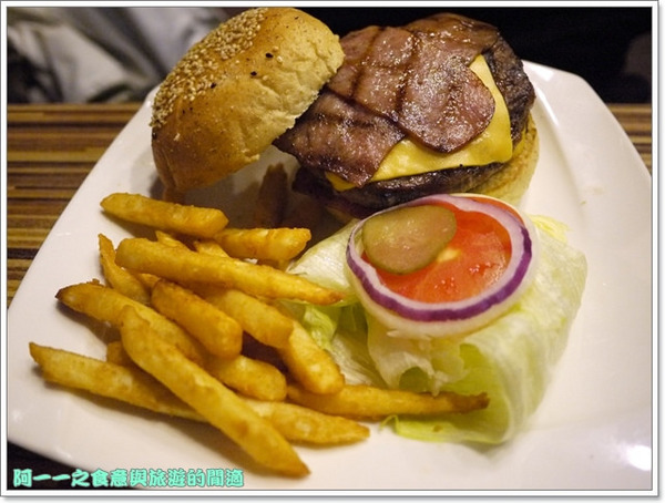 艾可先生漢堡餐廳(勤美店):台中美食 艾可先生漢堡(勤美店) 冰淇淋薯條&牛肉堡