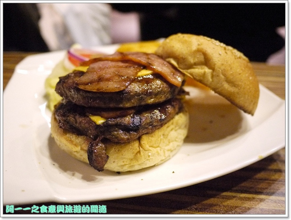 艾可先生漢堡餐廳(勤美店):台中美食 艾可先生漢堡(勤美店) 冰淇淋薯條&牛肉堡