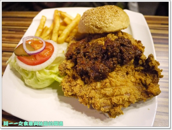 艾可先生漢堡餐廳(勤美店):台中美食 艾可先生漢堡(勤美店) 冰淇淋薯條&牛肉堡