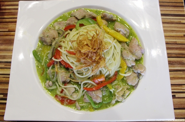 艾可先生漢堡餐廳(勤美店)：艾可先生漢堡餐廳(勤美店)~價格實惠‧學生最❤~103.06.30