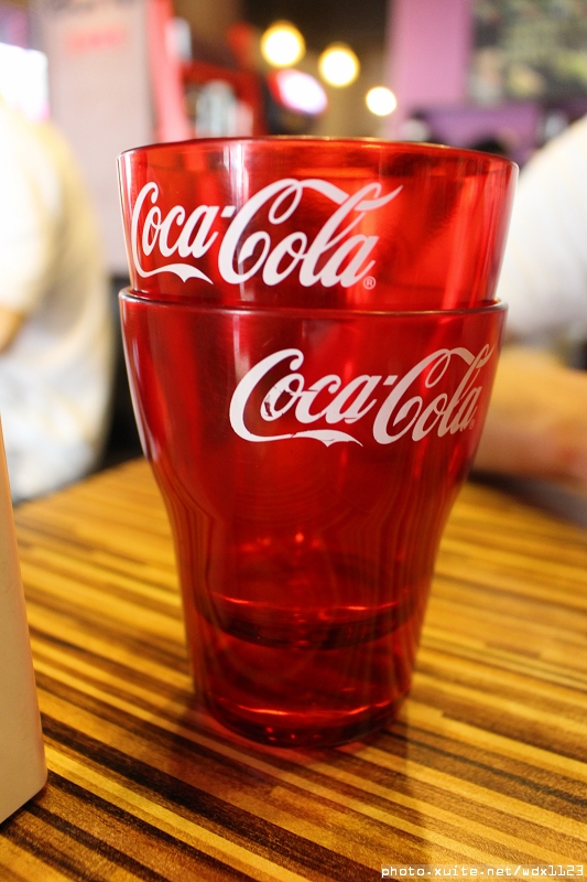 艾可先生漢堡餐廳(勤美店)：艾可先生漢堡餐廳(勤美店)~價格實惠‧學生最❤~103.06.30