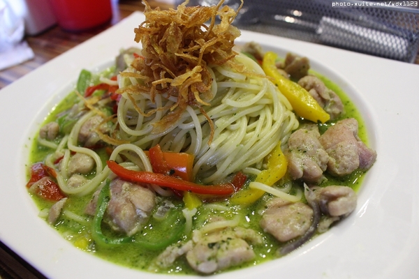 艾可先生漢堡餐廳(勤美店)：艾可先生漢堡餐廳(勤美店)~價格實惠‧學生最❤~103.06.30