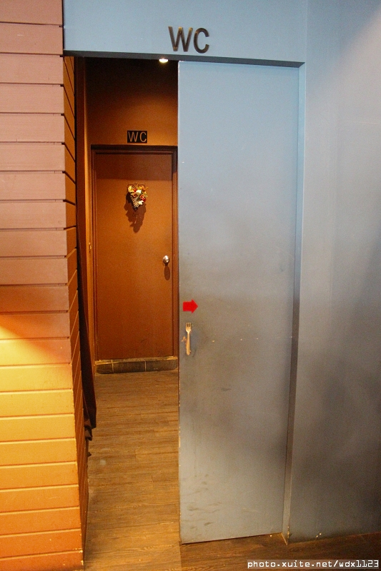 艾可先生漢堡餐廳(勤美店)：艾可先生漢堡餐廳(勤美店)~價格實惠‧學生最❤~103.06.30