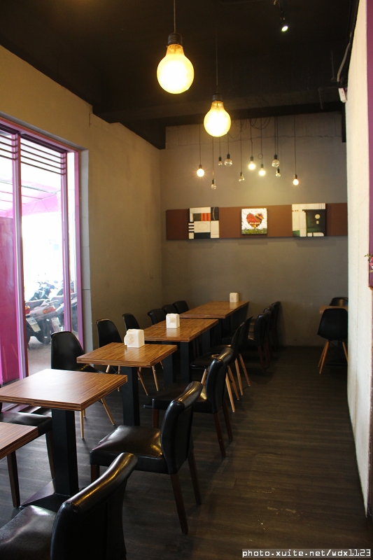 艾可先生漢堡餐廳(勤美店)：艾可先生漢堡餐廳(勤美店)~價格實惠‧學生最❤~103.06.30