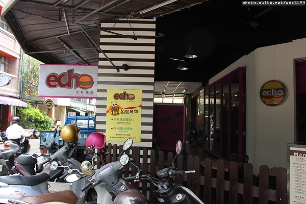 艾可先生漢堡餐廳(勤美店)：艾可先生漢堡餐廳(勤美店)~價格實惠‧學生最❤~103.06.30