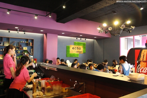 艾可先生漢堡餐廳(勤美店)：艾可先生漢堡餐廳(勤美店)~價格實惠‧學生最❤~103.06.30