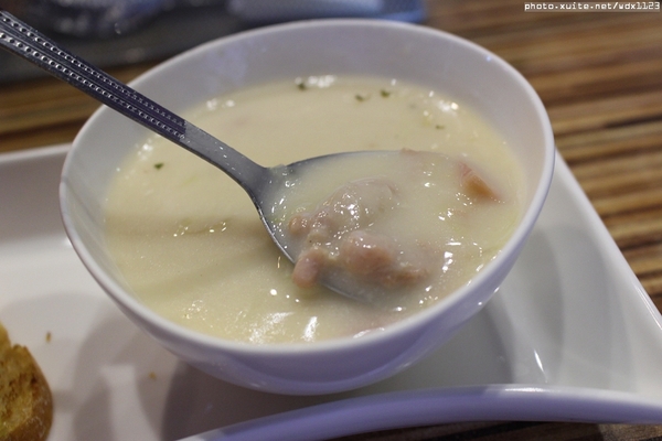 艾可先生漢堡餐廳(勤美店)：艾可先生漢堡餐廳(勤美店)~價格實惠‧學生最❤~103.06.30